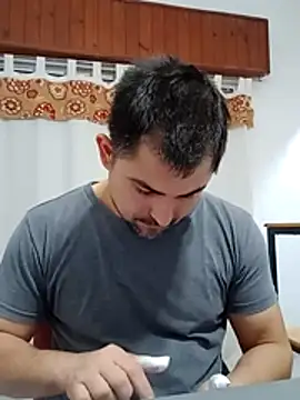 Bradd_32: διαδικτυακό σόου στην κάμερα
