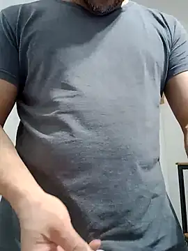 Bradd_32's Webcam Show