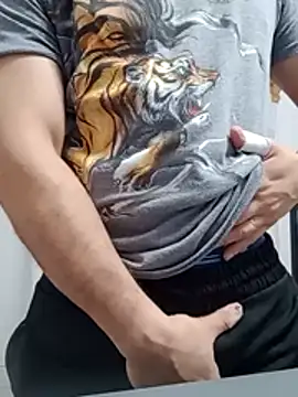 Bradd_32のウェブカメラショー