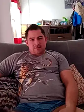 Bradd_32 Show in webcam