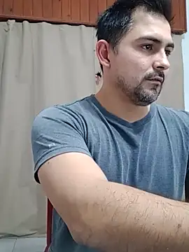 Bradd_32 在線直播表演