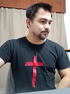 Bradd_32 在線直播表演