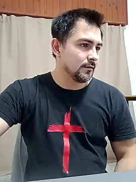 Bradd_32: διαδικτυακό σόου στην κάμερα