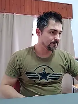 Bradd_32 在線直播表演