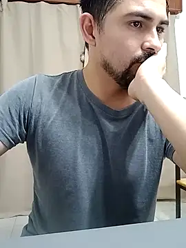 Bradd_32 在線直播表演