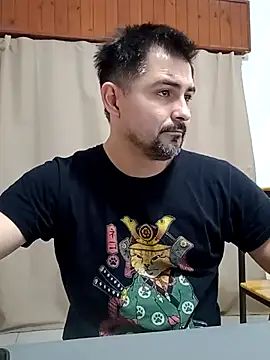 Bradd_32 在線直播表演
