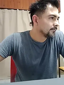 Bradd_32 在線直播表演
