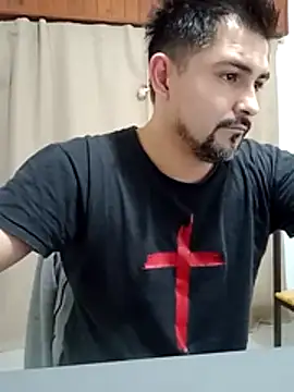 Bradd_32 在線直播表演