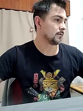 Bradd_32 在線直播表演