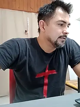 Bradd_32 在線直播表演