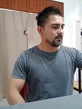 Bradd_32's Webcam Show
