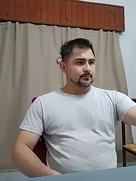Bradd_32 Live XXX-Chat