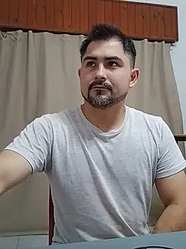 Bradd_32 在線直播表演