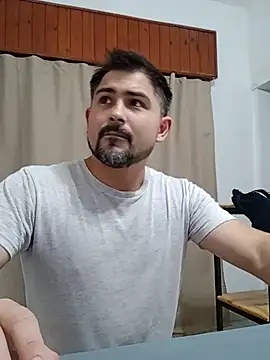 Bradd_32 在線直播表演