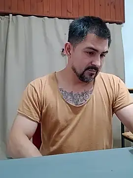 Bradd_32 在線直播表演