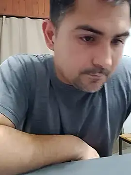 Bradd_32 在線直播表演