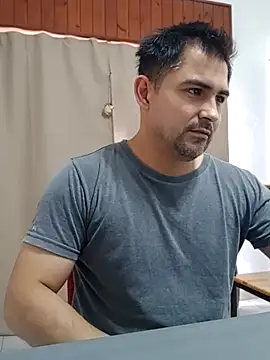 Bradd_32 在線直播表演