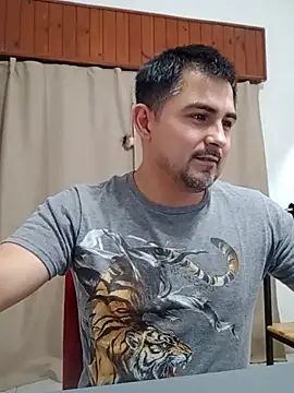 Bradd_32 在線直播表演