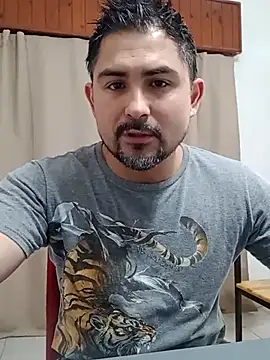 Bradd_32 live XXX chat