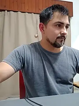 Show modela Bradd_32 na web-kameri