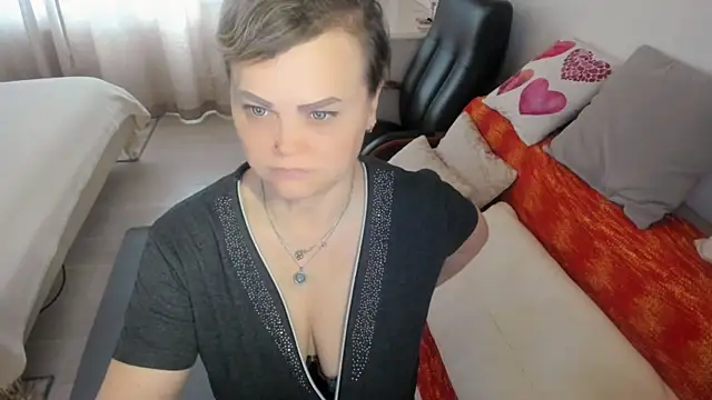MildMature Show in webcam