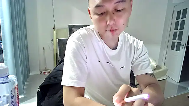 Show modela dong-77 na web-kameri