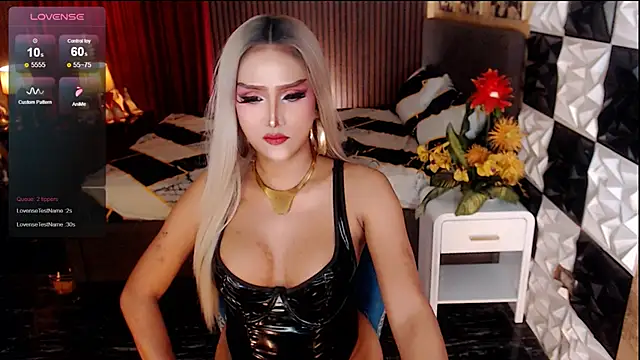 MassiveHorseCockTrans Adlı Modelin Web Kamerası Şovu