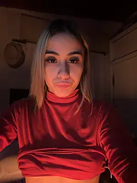 Nenitatierna1 Adlı Modelin Web Kamerası Şovu