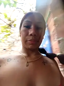 Rous-squir webkamerás műsora