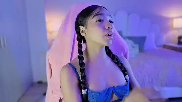 pocahontamoon's Webcam Show