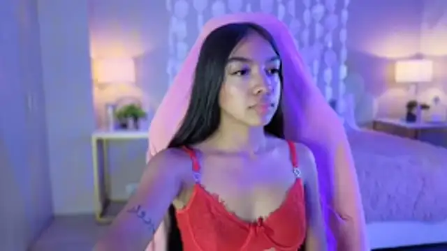 pocahontamoon's Webcam Show