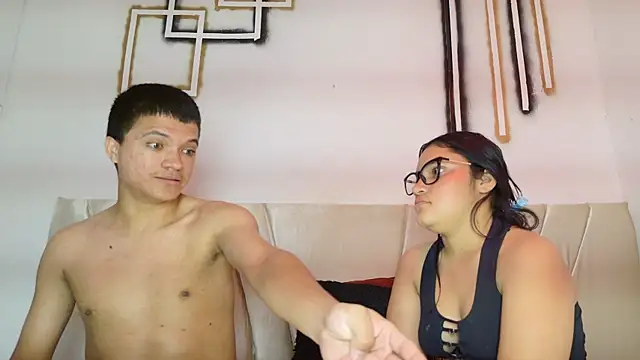 Show modela aly_n_sebas na web-kameri