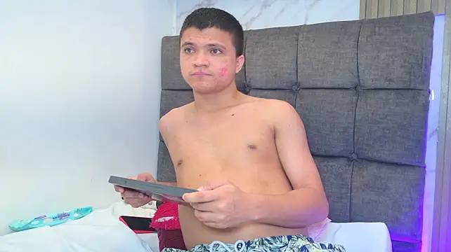 aly_n_sebas Show in webcam