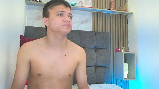aly_n_sebas Show in webcam