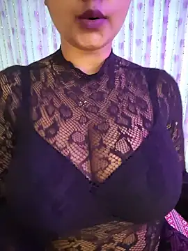 Ishu_Lovee: διαδικτυακό σόου στην κάμερα