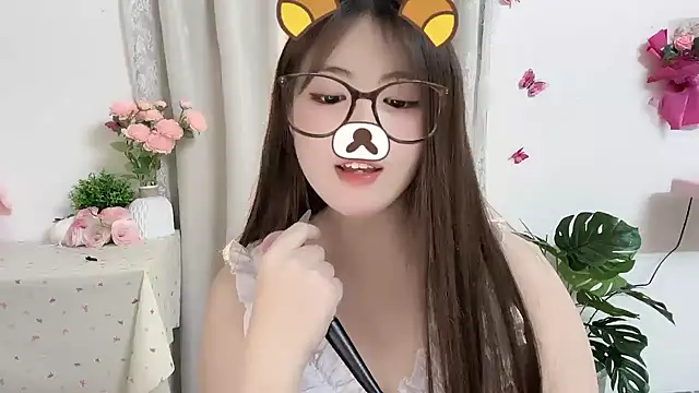 MIJ-Uwuu Chat XXX in diretta