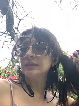 JustClaree: διαδικτυακό σόου στην κάμερα