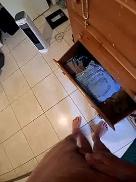 pullitoff: διαδικτυακό σόου στην κάμερα