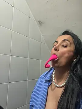 Chat XXX en directo de hotadhara01