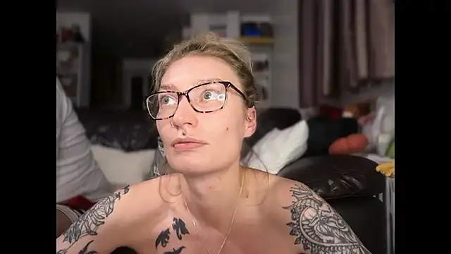 Pokazy przed kamerką – harleyblair
