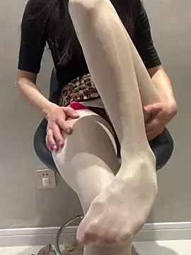 yiyi-1999 Show in webcam