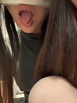 yiyi-1999 Webcam Show