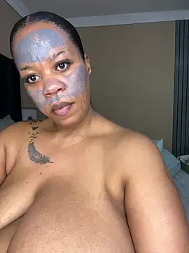 THICKBUNNYCHICKxxx Show in webcam