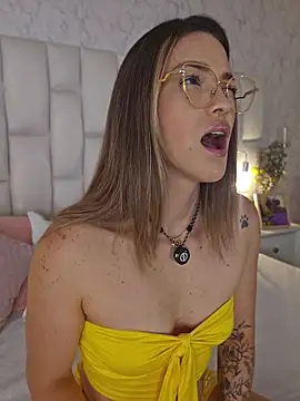 ClaradelMar élő XXX-chatje