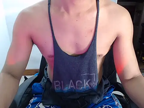 Hot_Muscle69: διαδικτυακό σόου στην κάμερα