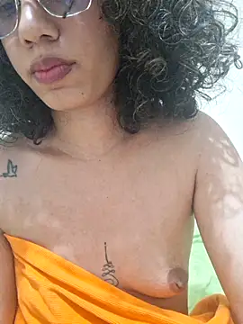 Show de RavenShyfit na webcam
