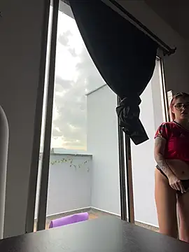 Mia_crossing live XXX chat