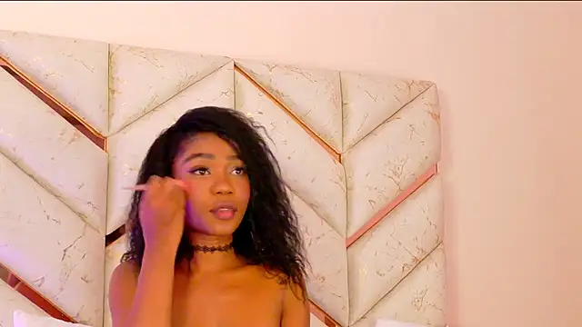 Chat +18 de AlanaDoll ao vivo