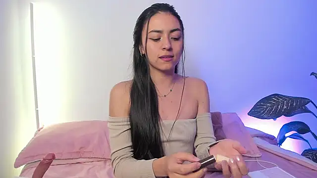 canelleGarces' Live XXX Chat