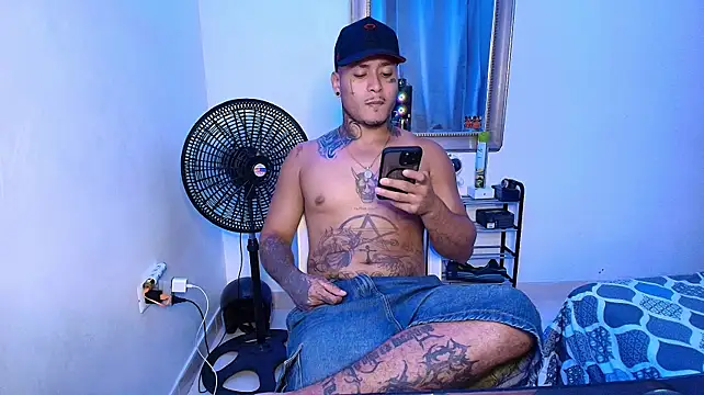 crow_black00n Webbikameraesitys